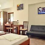 Eclectic Business & Leisure Apartment